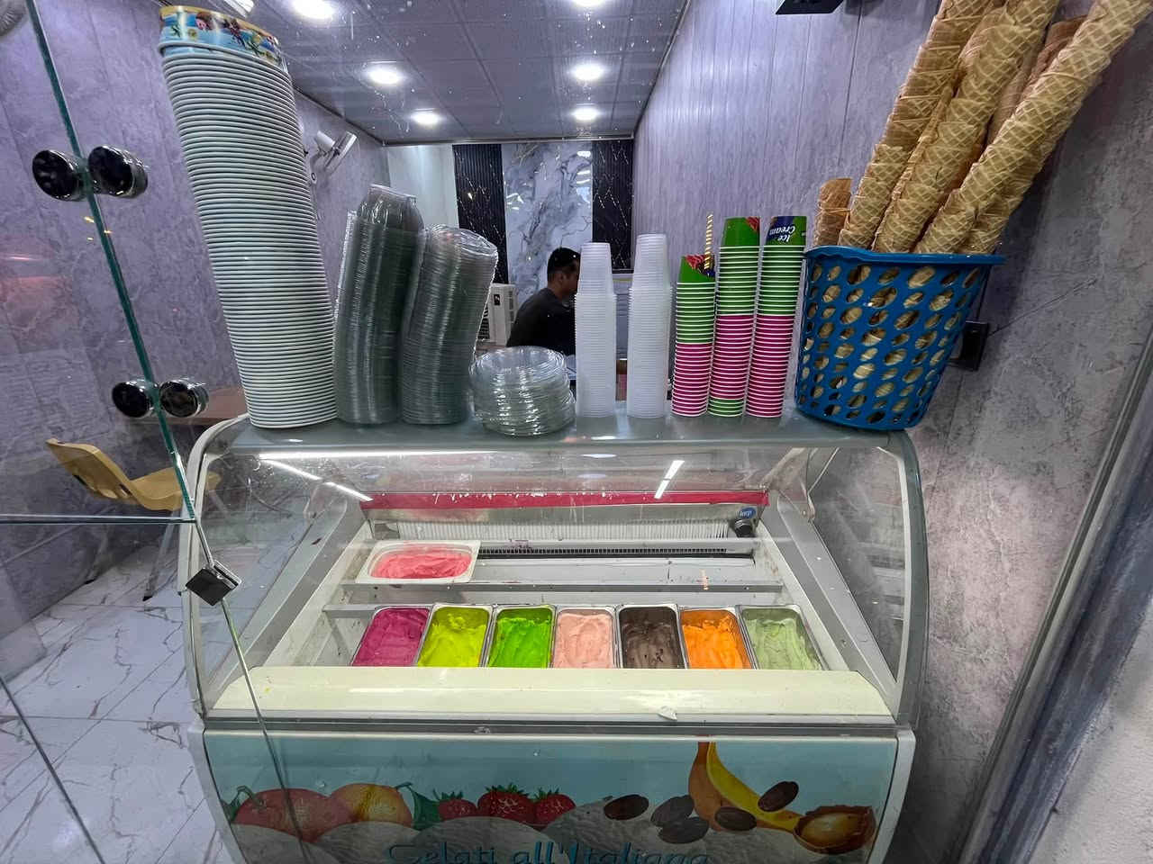 للبيع عارضة آيس كريم بحالة كلش زينة، شغالة 100% وما بيها أي مشكلة، نظيفة وجاهزة للشغل مباشرة.

مناسبة للمحلات، الكافيهات، والبسطيات.

الجاد يراسلني عالخاص أو يتصل ع رقم واتساب
***********
