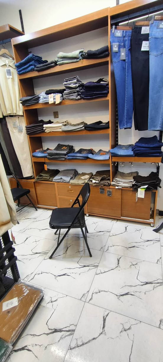 محل ملابس للبيع بصرة كرمة علي ناحية مقابل حسينية ابو بصيري كامل من كلشي ديكور  كما موضح بصورة سعره 8 وقابل لتفواض  طريقة الدفع كاش كامل او تقصيد من دفعتين الى 3 دفعات لتسهيل الأمر  
لتواصل *********** 
سبب البيع لعدم تفرغ
