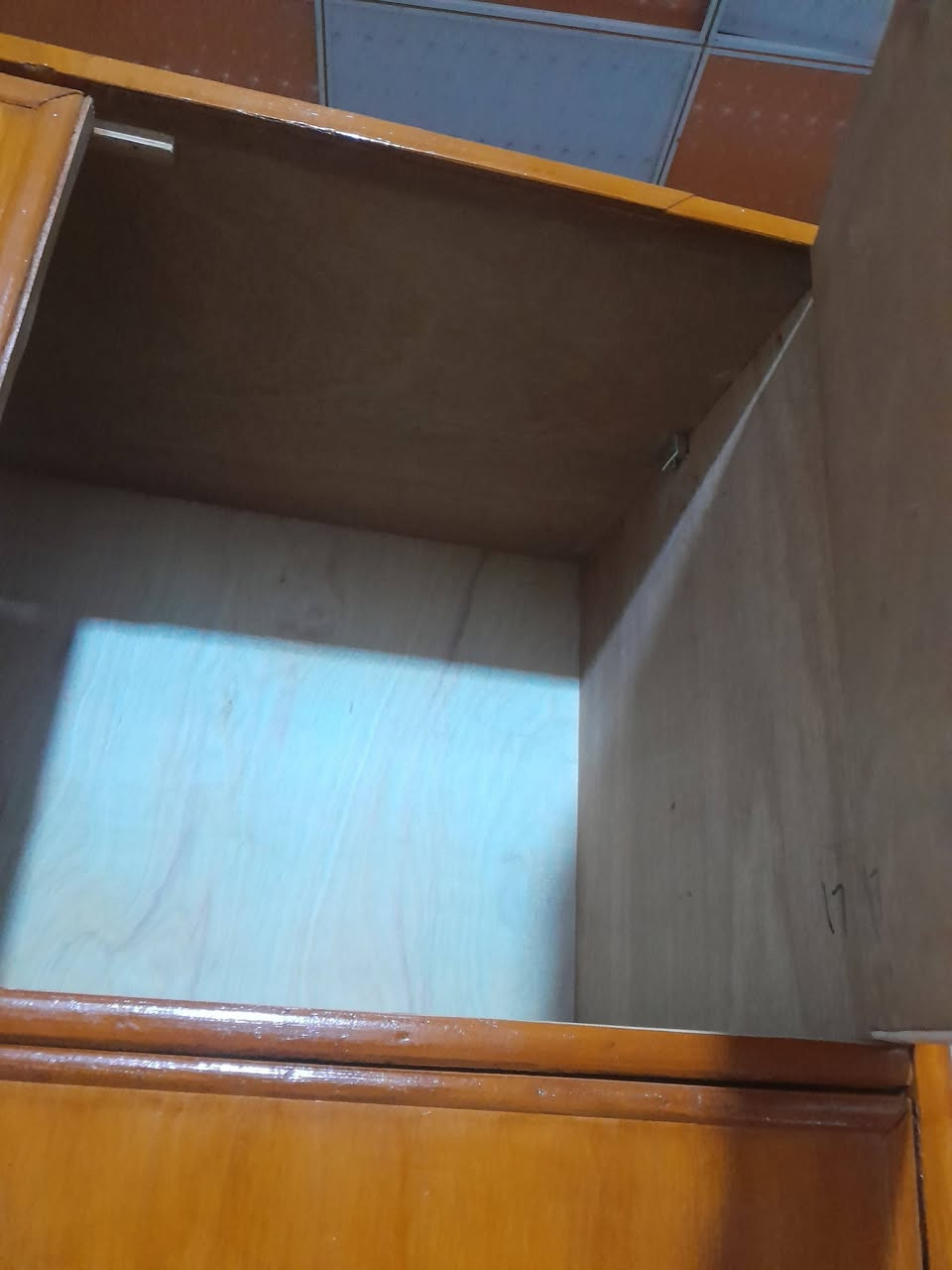 كنتور ابو ثنين طابقين  نجاره البيع السعر ميه وخمسين وبيه مجال الحله ابو غرق وتساب او تصال ***********مصطفى النجار
