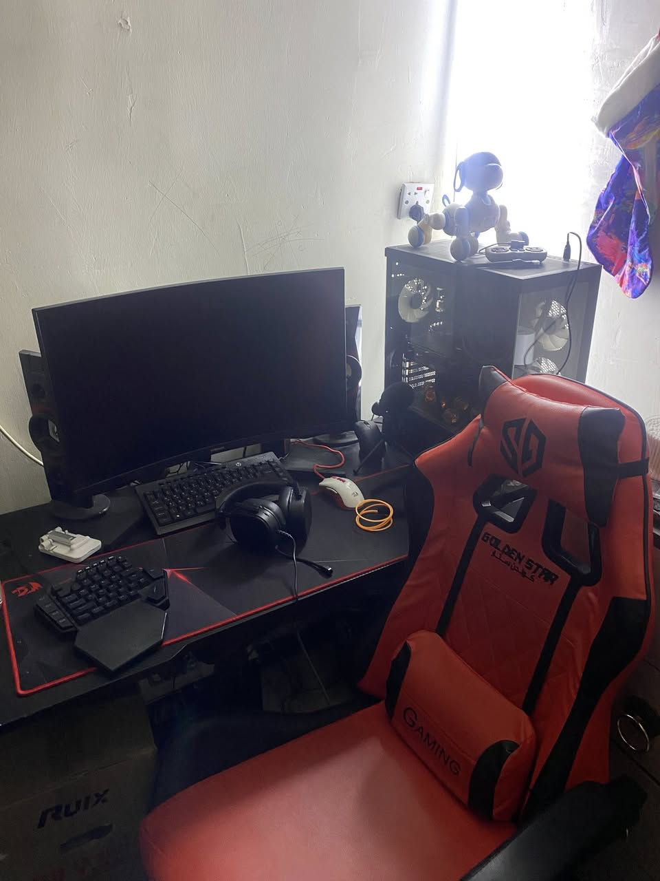 السلام عليكم اخوان هذا السيت اب كلة للبيع المواصفات كلهة مبينة يمكم الاضافات يو بي اس ١٥٠٠ سستم صوت اضافة الى الانارة التفاعلية سيت كامل ريد راكون ماوس كيبورد ربع كيمنك وماوس باد للعلم الرام ddr5 g16 تخزين ٢تيرا كرسي كولدن ستار مساج وميز ار جي بي  اي  شاشة اودي سي سامسونك تو كي 165hrs5gستفسار*********** مكاني البلديات السعر 2,500,000بيها مجال
