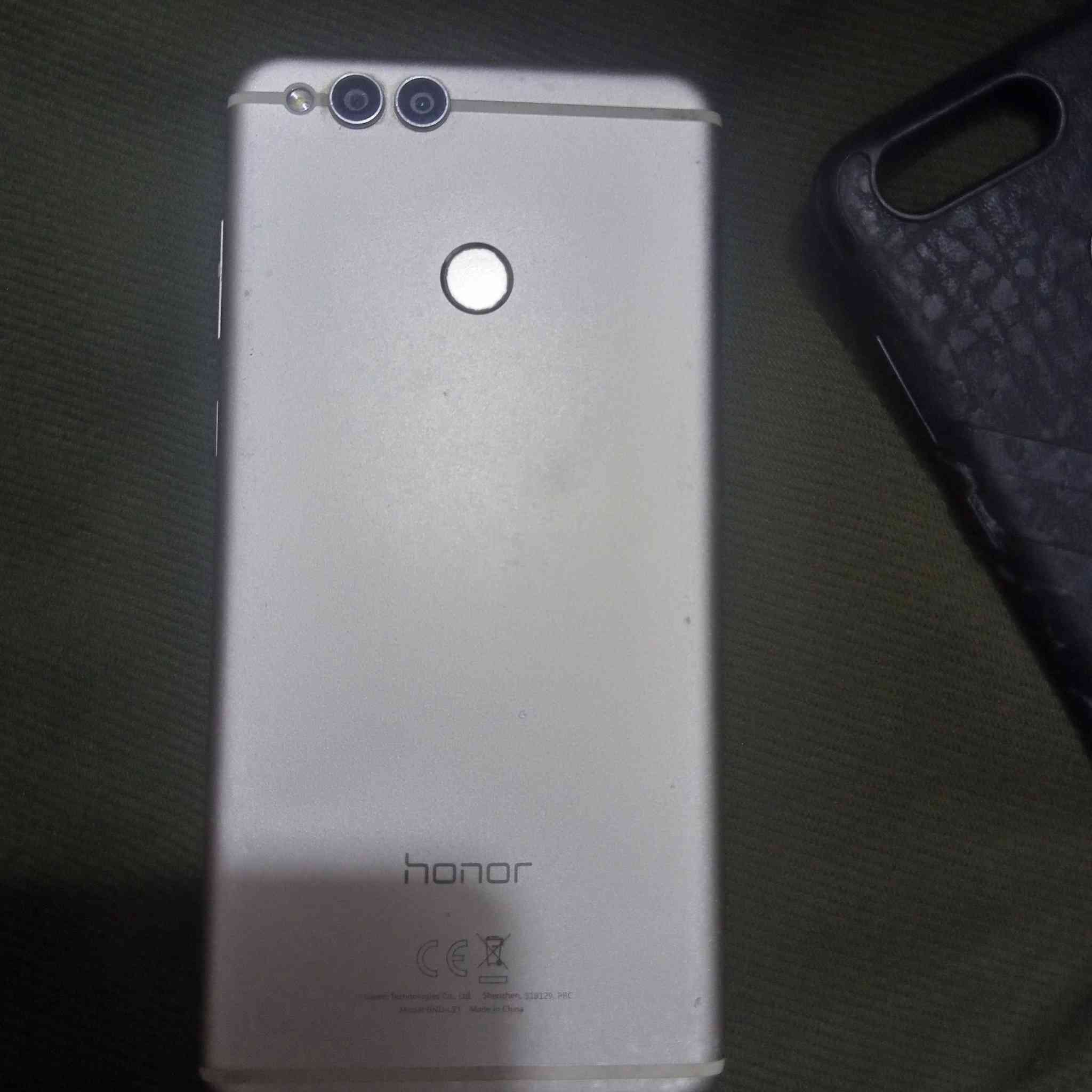 سلام عليكم مبايل هونر مبايل اخو الجديد مامفتوح بس الشاشه بيهه فطور مثل ماموضح بالصوره ذاكرة 64 المس طبيعي اذا علك تاخذه بلاش مكاني حي الحكيم هاذه رقمي ***********السعر 45وبي مجال او امراوس
