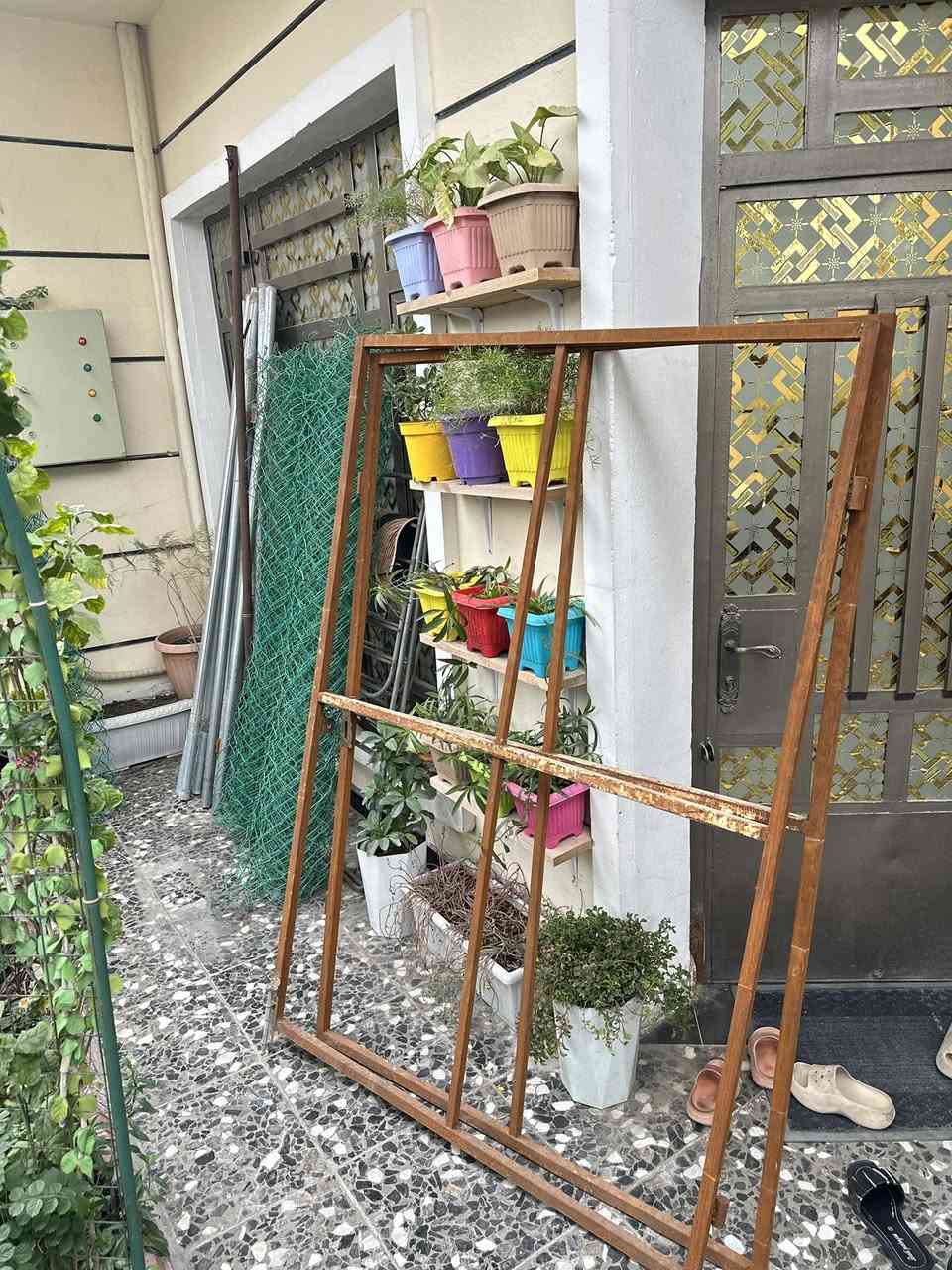 السلام عليكم عندي سيم بيارسي ٢٠ متر مغلون ضد الزنجار ودنگ عدد ٩ همات حديد مغلون وبالاضافة الى باب طلاكتين 
وميوزه عدد ٢ 

المكان العبيدي/فلكة حي النصر
للتواصل
واتساب ***********
