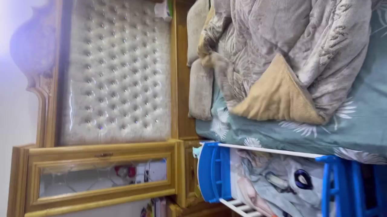 غرفة عراقية مستعملة شي قليل مابيهة اي كسر او ظربة خمس قطع الكنتور سلايت المكان بغداد حي اور السعر مليون ونص الرقم ***********
