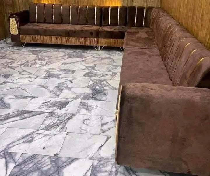 يتكون الديوان من ٥قطع  حرف L

١٠ مقاعد  ٦ امتار لتواصل واتساب  ***********

موصفات  العمل ✌🏻
 قوه الهيكل بلوك مضغوط + خشب جام روسي

سفنج مميز اول 

قماش تركي  🇹🇷 قديفه او وتر بروڤ حسب الطلب (وتر بروڤ اضافه على السعر)

العمل نفس الموصفات المذكوره 

ملاحضه 🔥
يوجد مع كل طلب ٤ كوشات هديه 💐 + طبله

و يوجد  لدينا خدمه  توصيل  

بغداد 🚛 والمحافظات   بإسعار مناسبه
