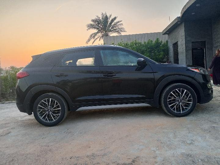 توسان 21
فول عده الفتحه
الشاصي والغد والارباك كله سليم سياره جاهزه من كلشي
مكاني ابو غريب السعر 168 بيهه مجال  
التواصل ***********
