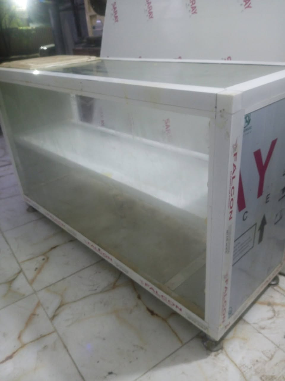 ميز جام نضيف مرتب سعر 65 مستعجل ع بيع ***********
