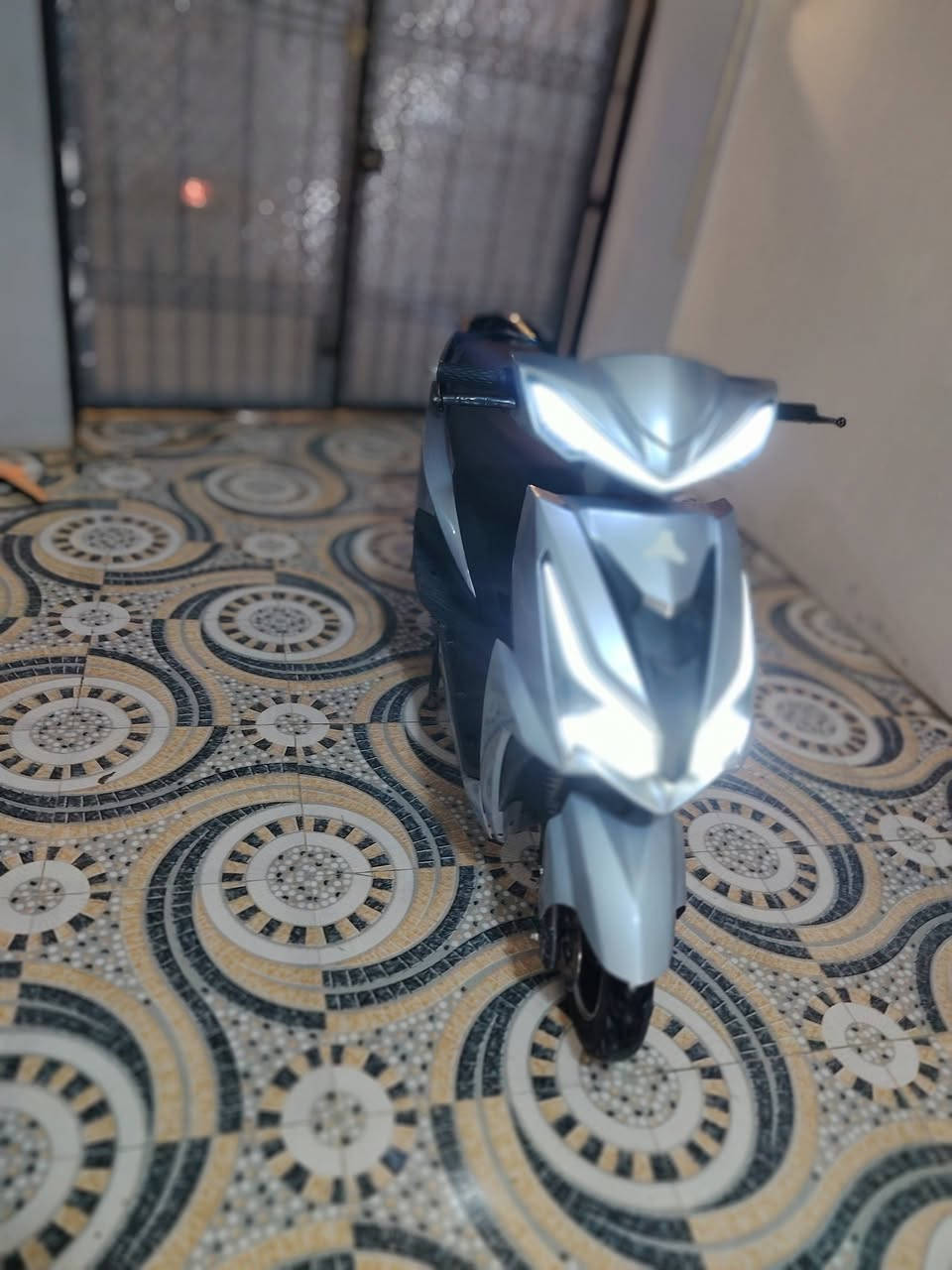 السلام عليكم سكنس للبيع مواصفات ومعروفه    يشائر لا يت عالي ناصي زينون ابيض بك شغال ست  بطاريات شرط ست بطاريات   شرط على الفحص دبل سويج دبل بصمه مطار السعر 350 وبي مجال بسيط للطيبين مكاني موصل لايسر حي القاهر  رقم ***********
