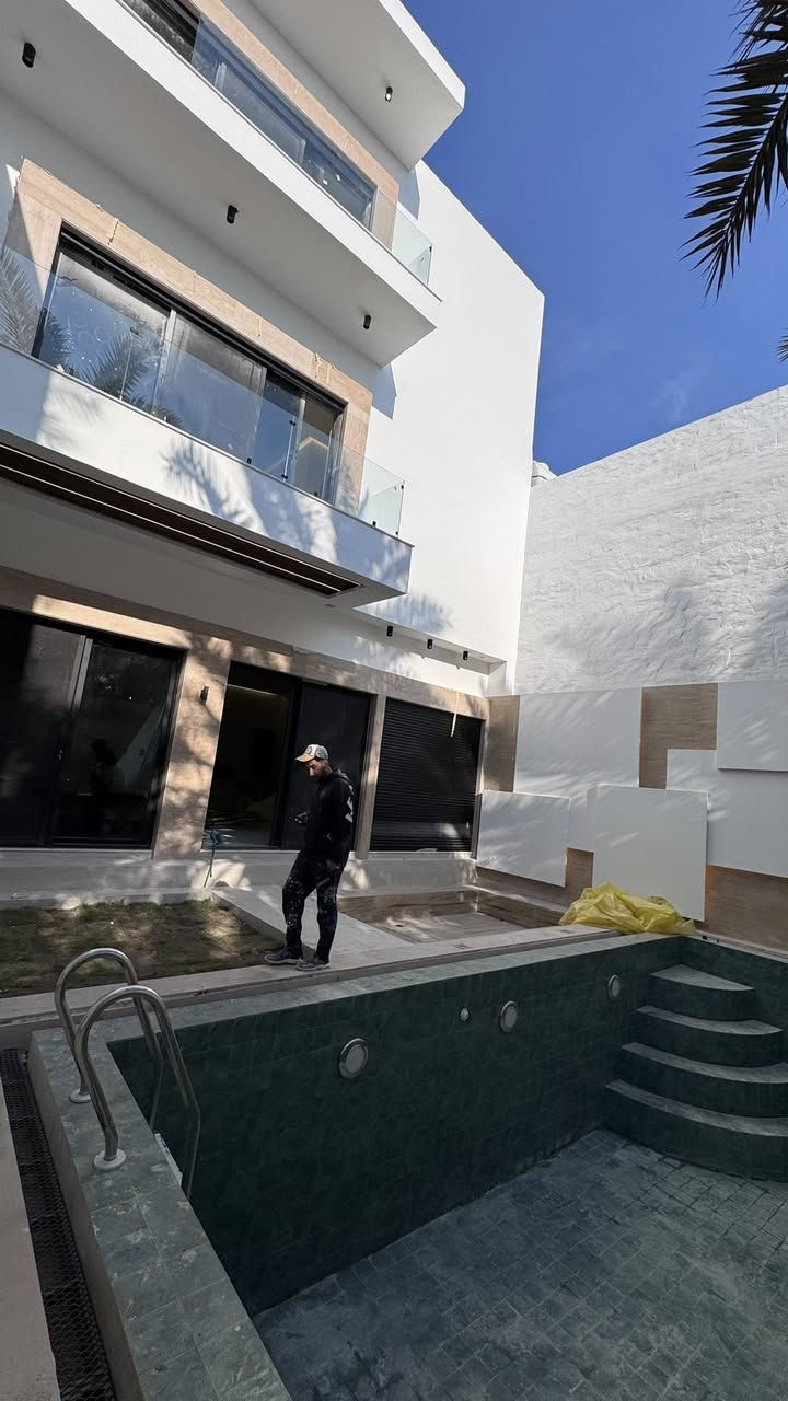 كادر الحسن للأصباغ الحديثه للحجز ***********
***********
ابداع داخلي و صمود خارجي 

معالجة الرطوبه في احدث المواد 

طلس الجبسم بورد كامل 

صباغة الأبواب الحديد و  الشبابيك 

سنفرة الجدران و الأسقف 

معالجة الروجان في الأسقف و الجدران 

تنظيف الموقع بعد العمل
