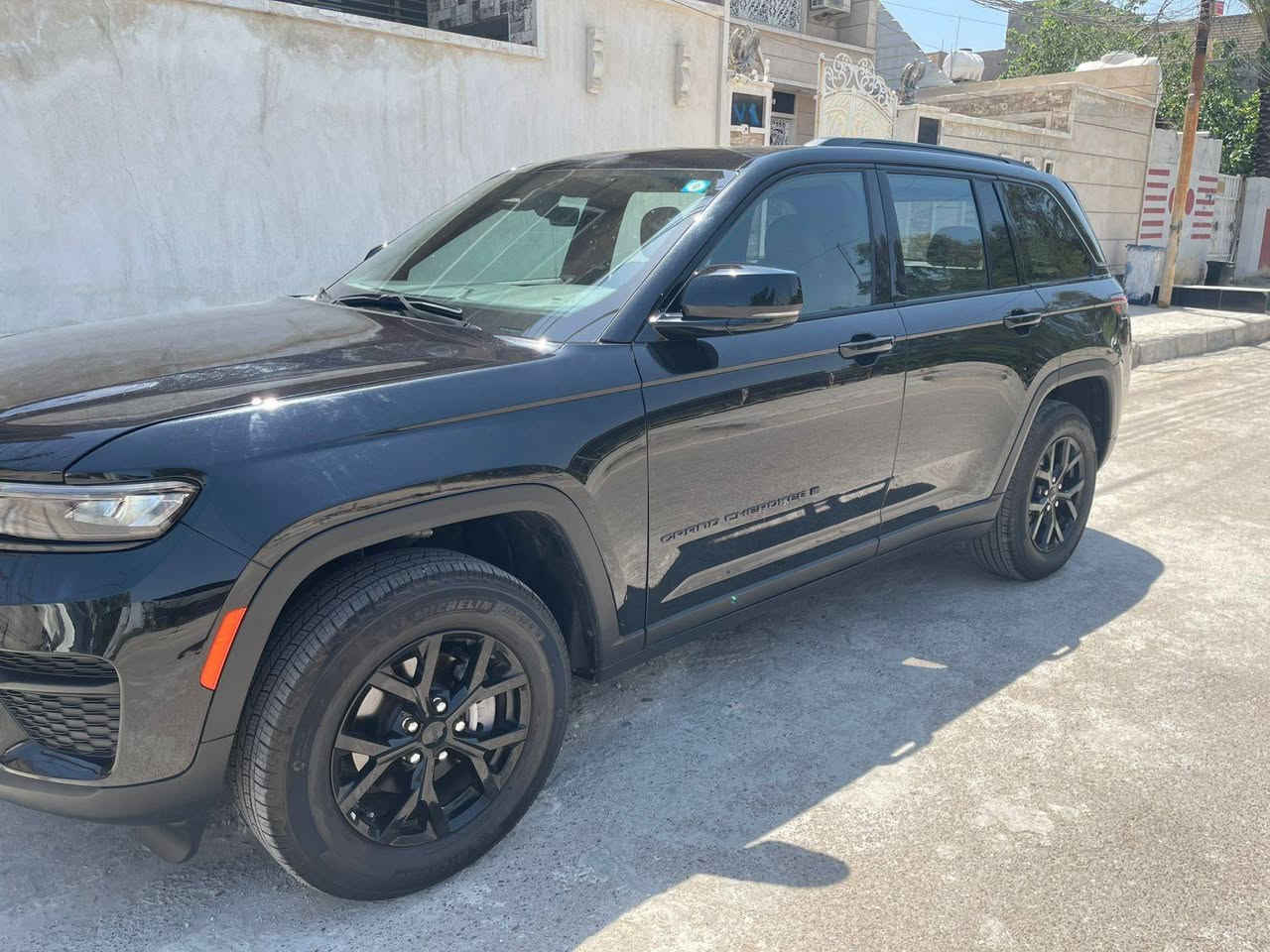 2025 Jeep Grand Cherokee Altitude X 4x4
جيب كراند شيروكي 2025
رقم بغداد  / ماشية 2000  ميل
الحادث / دعامية خلفية وقبق الجنطة فقط
بدون اي ايرباك  ...
فتحة بالسقف   ...   5 راكب.
محرك 6 V سعة 3.6 لتر Pentastar
ناقل حركة أوتوماتیکی ب 8 سرعات... 
 خیارات الدفع: خلفي (RWD) أو كلي
مقاعد أمامية مدفاة بلجلد صناعي  ... 
 عجلة قيادة مدفأًة 
شحن لاسلكي (Wireless Remote)
تشغيل عن بعد للمحرك  ..
 التحكم الذكي في المسار
فرامل طارئة تلقائية مع کشف 
المشاة أو راكبي الدراجات
 كشف النقطة العمياء مع تحذير المرور 
الخلفي .... 
کامیرا خلفية ومستشعرات الركن الخلفي ...
السعر 35  الف  / مكان السيارة بغداد
رقم الهاتف ***********
