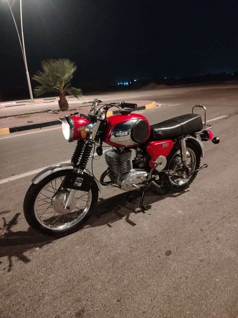 (من رخصت مدير الكروب)) 
سلام عليكم
البيع امزت  مديل 1981
 الدراجة بدون. 
الدراجة جاهزة كلها شغالة 
مكاني البصرة


**إذا كنت صاحب هذا الإعلان وتريد حذفه لأي سبب، رجاءا أرسل رسالة إلى الدعم الفني**