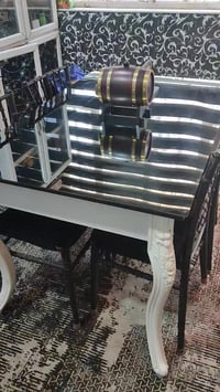 للبيع ميز طعام 4 كراسي كلش نضيف تركي واني مخلي جام فوك للجماليه واحافض...