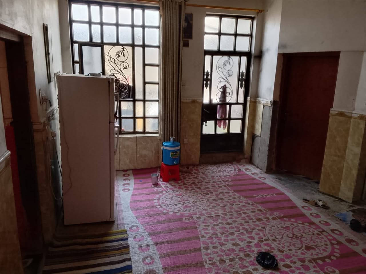 الدار للبيع طابو صرف 🏠

مساحه 150 متر 

الواجهة 10 / نزال 15 

متكون من طابقين 

طابق الاول متكون :

غرف نوم عدد2 4.5x4

صاله 8x3

استقبال 5x5.5

مطبخ 3x5

حمام 2x2.5

خلف حمام منور 1.5x2

منور داخل صاله 3x1.5

طابق ثاني متكون:

غرف نوم عدد2 4.5x4

صاله ثانيه 

حمام 2x2.5

سطح طابق الاول 

سطح طابق ثاني 

خدمات كامله 

عنوان 📍

بغداد/ جسر ديالى القديم نهايه شارع المصرف قرب معامل كزاز أو  مولدة رفيق سابقا

للاستفسار خاص او رقم الآتي 👇
***********
