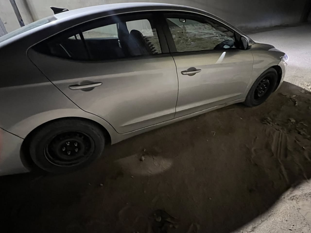 السلام عليكم انترا لبيع مديل 2018سياره كلش نظيفة محرك 2000محرك بعده جديد سياره أمريكي سعر 120ورقه بيه مجال لي طيبين رقم الهاتف***********
