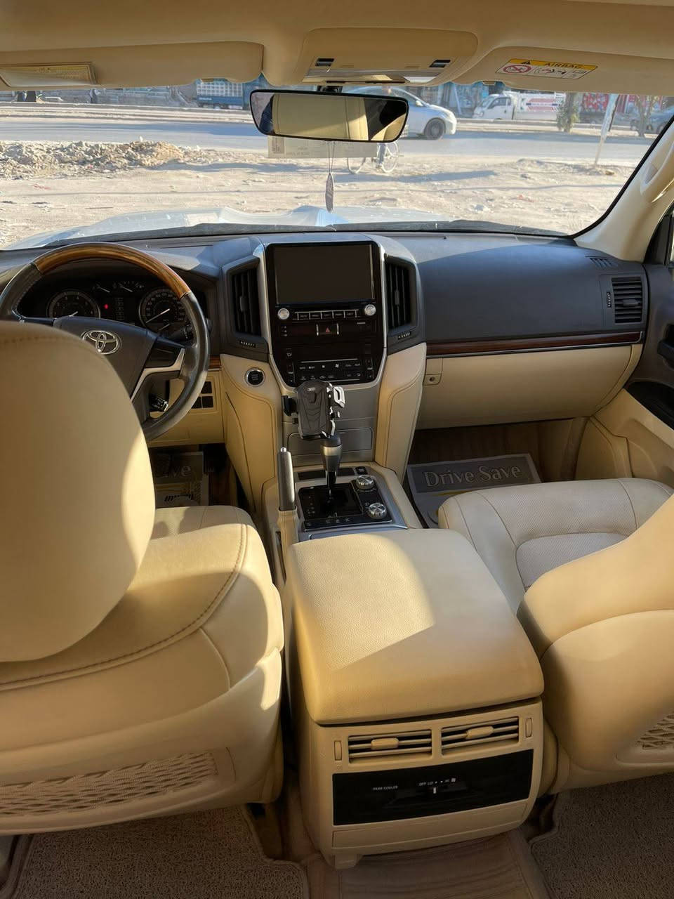 لاندكروز  رقم دهوك  ٢٠١٧
ماشيه ٨٨ الف السياره ع وضع الشركة  ٦ سلندر
مكاني نجف 
***********
