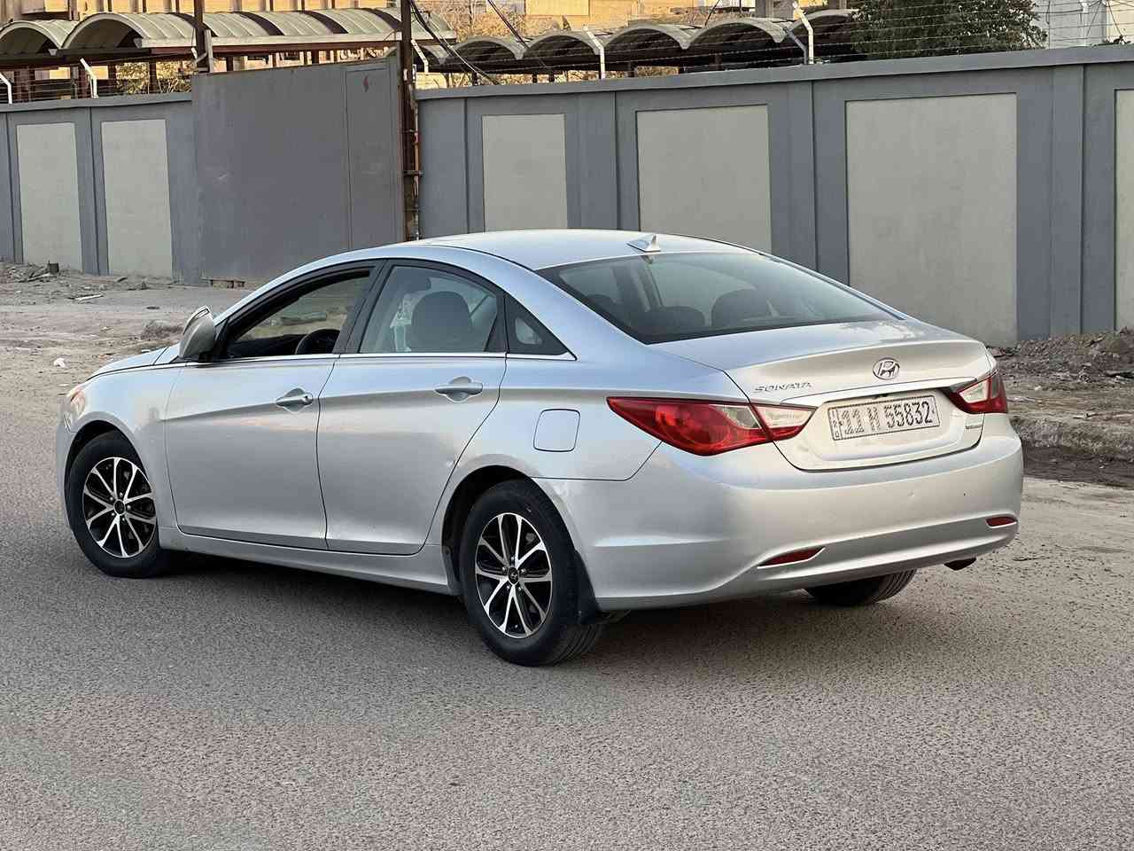 السلام عليكم 
سوناتا 2012 امريكي
ماشيه 102 
السعر 98 وبيه مجال 
مكينه 2400
حادثه جاملغ وبنيد صفحه السايق وباب السايق مبدل والجاملغ اليمين مباوك صبغ ابيع 4 قطع 
مواصفات 
بصمه 
مري شفط
شاشه كبيره 
كاميرا 
مكان بغداد بسمي 
***********
