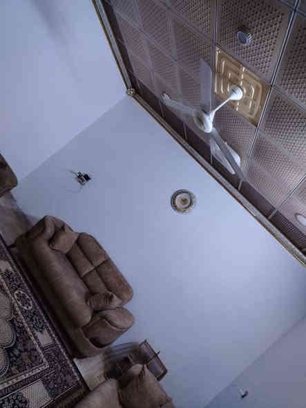 دار للبيع مساحه 100م 
موقع طريق بغداد خلف مرطبات السيد موقع مميز جدا 
سعره مناسب 99وبي مجال بسيط جدا 
استفسار أكثر ***********
