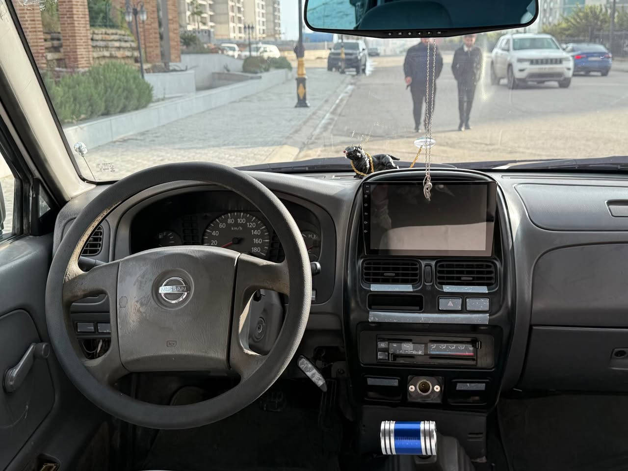 نيسان پيكاب ٢٠٠١ ئارم
حيزام بوياخ لەسەر كالبوونەوه كراوه سەقفو بونيتى بوياخ نييه
ته بريت بەس پاوەر نييه
سه يارەكه هه يكه لى جوان و پاك ماوەتەوه تايەى تازەى له ژێره دەعامى بو دەعامى به شەرت
تەقەو رەقەى هيج نييه
كامێرەى دواوه و پيشەوه. لايت ناو رەش و عەدەسه
ئەوەليات وغەرامه بەشەرت
شوێن. / سليمانى
٧٦$ مەعامەلە
ژ.م  /  *********** السليمانية, العراق
