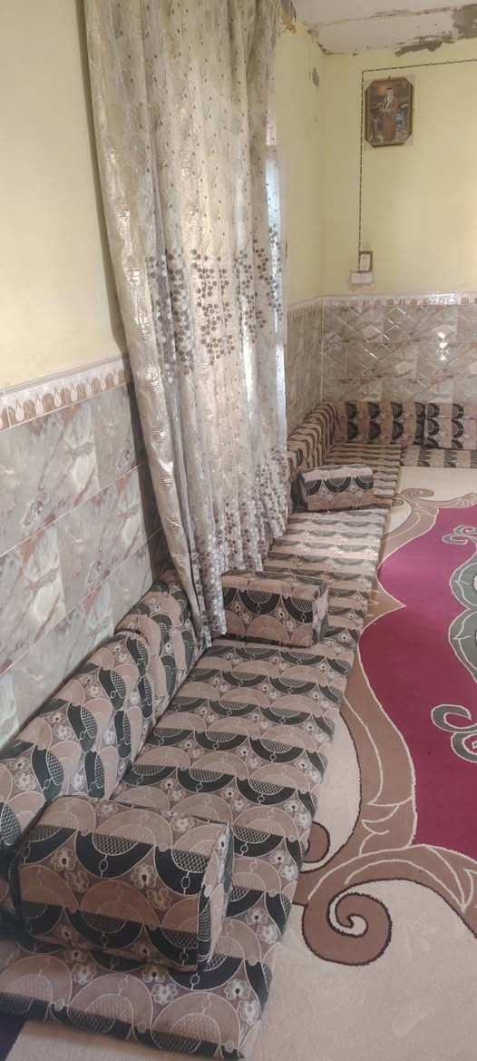سلام عليكم لارض البيع 6دونم بيه ثلاث بيوت وربع حقول كلشي متوفر كل خدمات ماء كهربا تبليط  مكان بين القلعه ول عزير قريت جمشه  تواصل ***********
