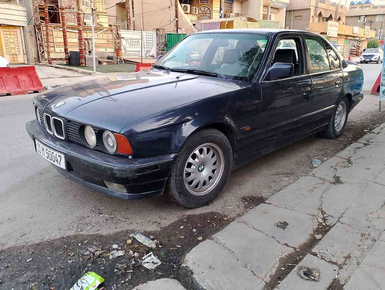 السلام عليكم
بي ام دبليو 1990 للبيع 
كير اوتماتيك. تبريد يراد بس غاز . محرك خير من الله
السياره باسمي 
رقم انكليزي
السعر 55$ 
للتواصل الرقم ***********
