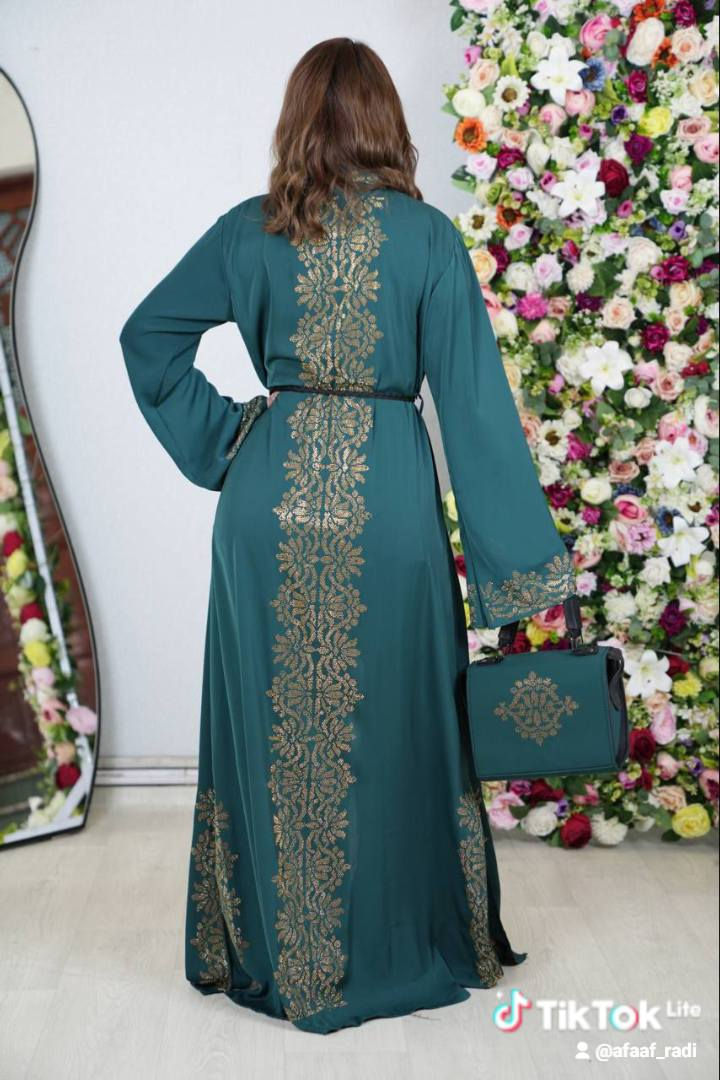 💫 عباءة خليجية من 5 قطع 💫
العباءة+ بنطلون + شال+ حزام + حقيبة👛 
🎨🎨 الألوان :- حسب الصور 
💰💰💰السعر = 35 ألف دينار فقط
💫 للحجز والاستفسار التواصل على الخاص


**إذا كنت صاحب هذا الإعلان وتريد حذفه لأي سبب، رجاءا أرسل رسالة إلى الدعم الفني**