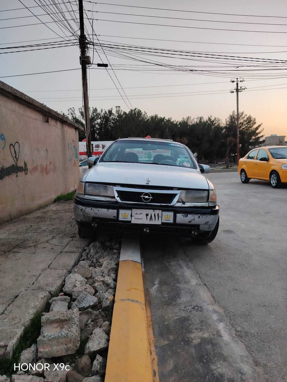 ئۆپڵ 1992مەکینە 16 بەشەرتی گێڕ و مەکینە  هەڵمی دەمیشی نیە کارەبای مەزبوت یەک دوسەو پەنجا مەسرەفی تیابوو بەبەلاش بیبە نرخی 15گەڵاو کەێک معامەلە 
***********
وەتسئاپ و ڤایبەریشی لەسەر
