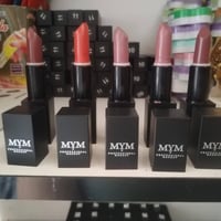 أقلام حمرة • مكياج • بربع