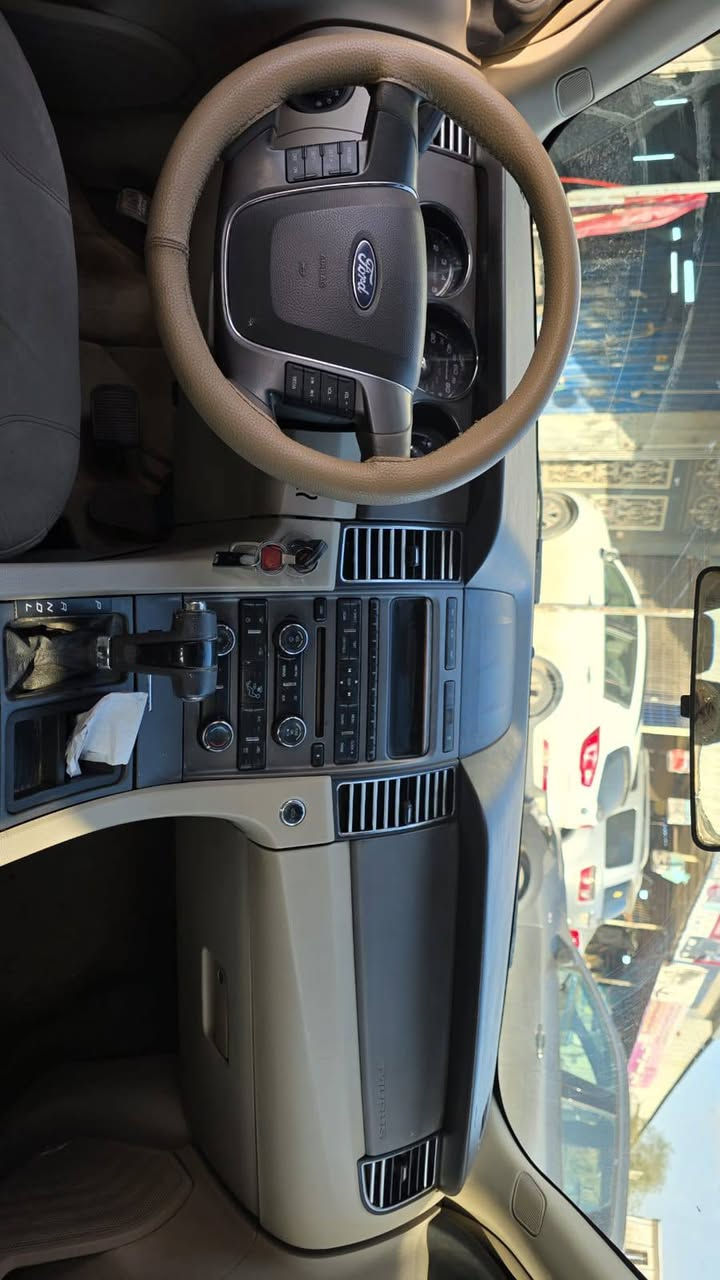 فورد توريس موديل 2010سنوي حتى 2030هازي جديد فيه قطع صبخ واحد بس بشرط مكانيك وكير  وكهرباء وتحويل وغرامات موجود في سليمانيه رقم الهاتف ***********سعر 90$ ومعمله حق جاي
