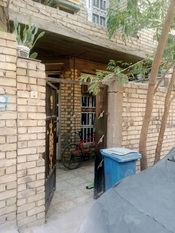 السلام عليكم بيت للبيع
بيت موقعه في منطقة رئاسة العبيدي شارع المعامل 

مساحه 70 متر  يتكون من 3 طوابق زراعي سند 25

الطبق الاول كراج استقبال صالة مطبخ منور حمام 

الطابق الثاني 2 غرفة نوم 

الطابق الثالث غرفة مساحة 10× 5 

إضافة إلى بلكونة بالطابق الثاني والثالث وسويت حمام بالغرفة الطابق الثاني والثالث 

كما موضح بالفيديو

السعر 68 وبي مجال بسيط البيت 3 طوابق جاهز جيب غراضك واكعد 

الفيديو تفضل خاص لان مجاي يحمل بالشر 

للاستفسار اكثر عالخاص

او الاتصال بالرقم ***********
