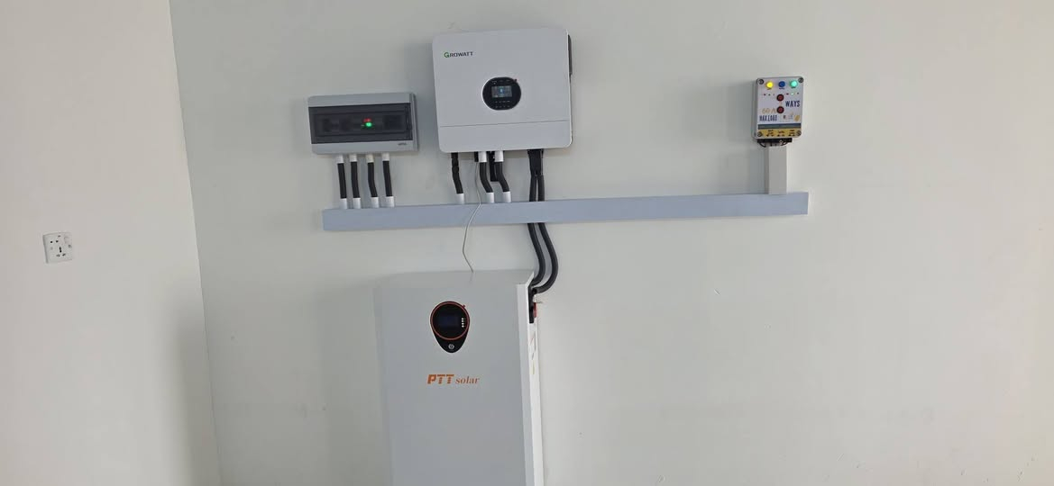 بسم الله الرحمن الرحيم تستمر كوادر الجزيره للطاقه الشمسيه لنصب منظومات في مختلف انحاء العراق  تم ربط  بقدره 16 امبير   ليلي  نهاري وباستخدام بطاريه  بحجم  16 كيلو واط وبضمان لمده 5 سنوات وانفيرتر حجم 6 كيلو واط  بضمان سنتين ومع خاصية الربط الذكي والتوافقيه بين الانفيرتر والبطارية لمنع حدوث اعطال وانقطاع الكهرباء و 8 الواح نوع لونجي620  واط بضمان 15 سنه كل ذالك وبسعر تنافسي وفي متناول الجميع ان شاء الله وذالك لتقليل عناء انقطاع الكهرباء عن المواطنين  للاستفسار والتواصل الاتصال على الارقام التالية‏ معين‏‪***********‬‏ ملاحظه يتوفر لدينا اقساط المريح لمده 18 شهر مقدمه وبدون مقدمه
