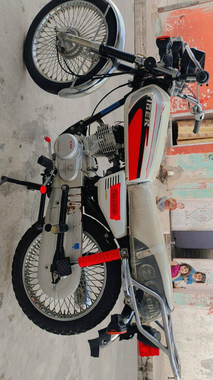 دراجه البيع النوع يراني 4كير وزن ثقيل  نضافه فول  2020العنوان ايسر حي الكرامه ***********
