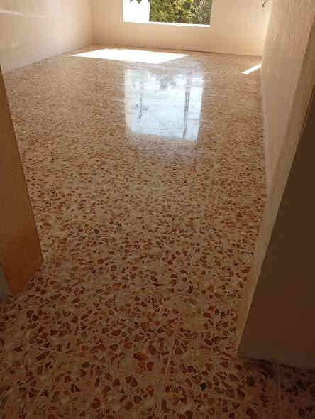 السلام  عليكم                                                                                جلي كاشي قديم
جلي الكاشي الخام 
جلي المرمر الطبيعي
جلي الصب الموقعي
مراحل العمل. كص وتنعيم. وتشربت. وتنعيم وتلميع. وبوليش شغل درجه اولى  وسعر مناسب للستفسار رقم ***********. ***********كركوك
