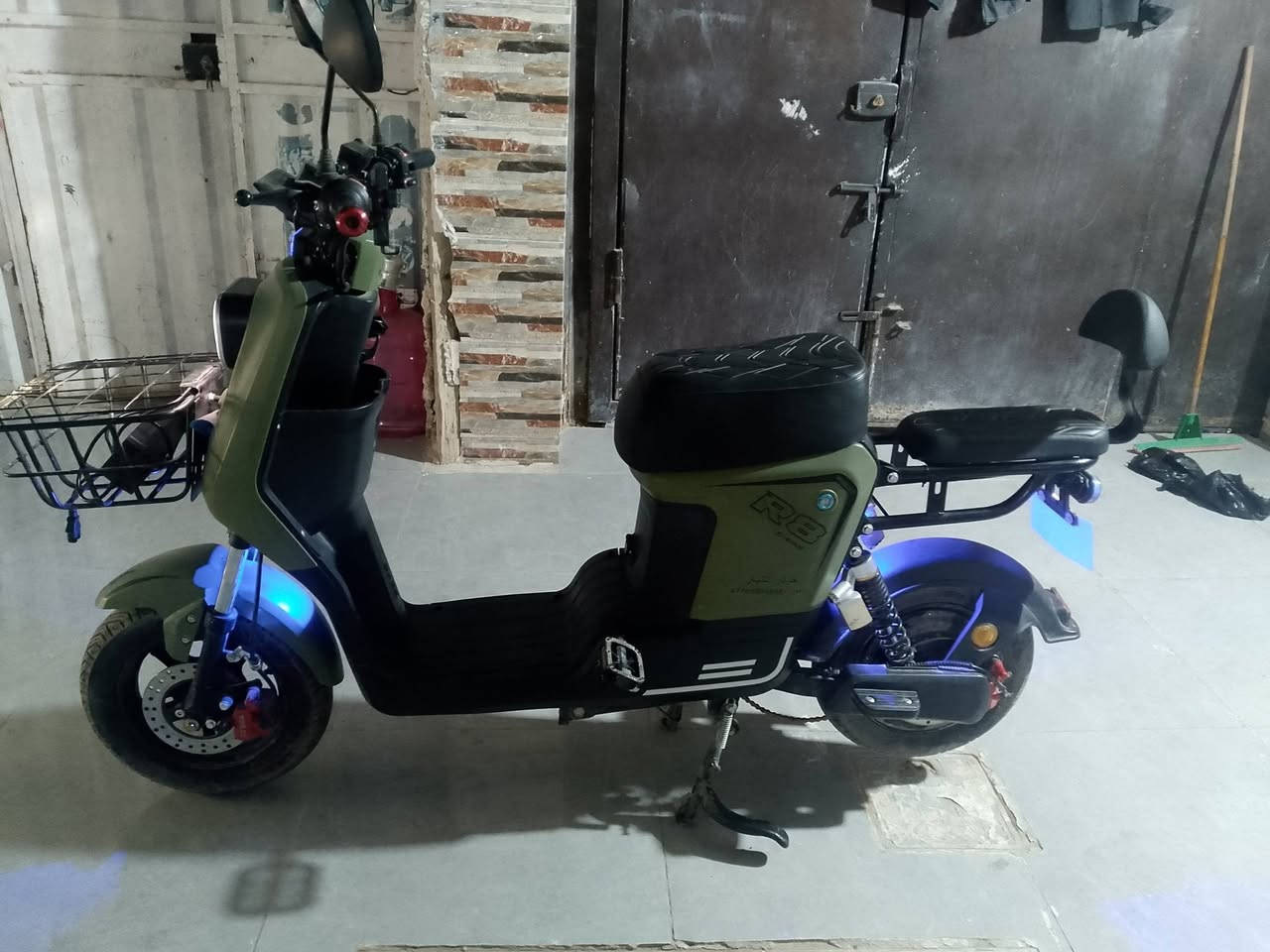 السلام عليكم دراجه شحن استعمال قليل جدا جدا فقد ب اربعينيه ستعملتها 5 ايام وبسسس موديل 2026 دراجه جديده بمعنى الكلمه بطاريات سليمه كلشي بيها كفاله مناقصها اي شي مكاني كربلاء شراي يتصل ***********
