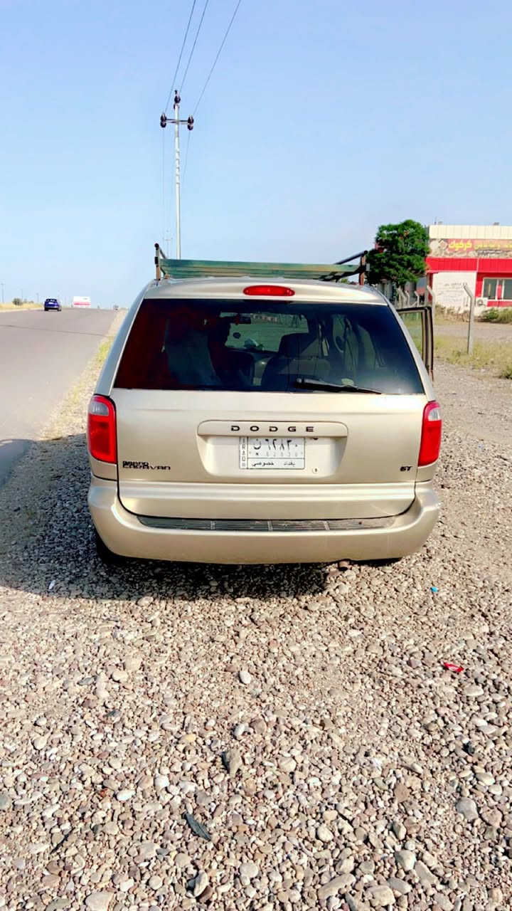 السلام عليكم دوج كرفان للبيع كير مكينه جديد شادهن راديتر تايرات صدر محرك 3300
 طويله التبريد الوجه مال كمبريسر لازم يتبدل مصبوغه عام بيهه ضربه بالجاملغ الخلفي منضومه مال بريك كلهه جديده 
السعر 66$
بغداد البلديات 
***********
