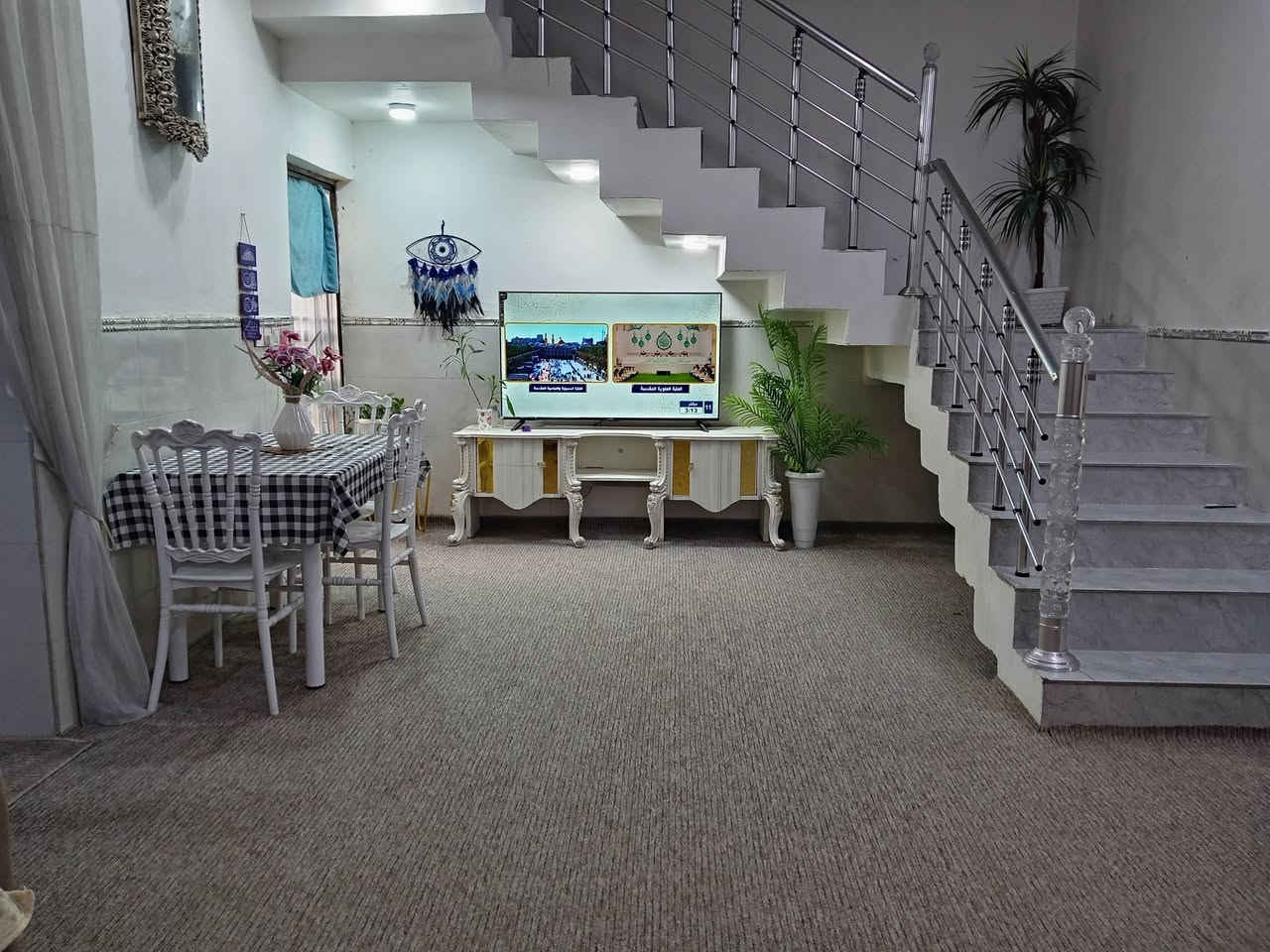 يالله بيت للبيع في منطقه البستان الزراعي مساحه ٢٠٠ متر بناء حديث طابوق يتكون من ٣غرف نوم وصاله كبيره استقبال ومطبخ السعر ١٣٠ وبي مجال قليل للاستفسار الاتصال على الرقم *********** يوجد وات ساب للاستفسار
