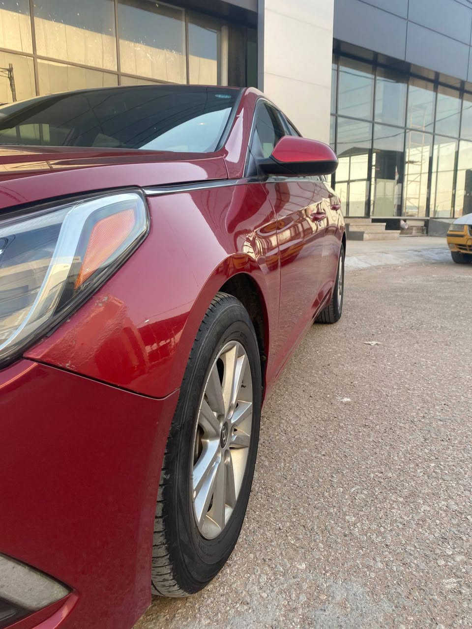 السلام عليكم
للبيع سوناتا 
مديل ١٧ امريكي
ماشيه120حقيقي
السعر 135 وبيها مجال 
سنويه جديده تريد وكاله تريد مداور
السياره كلين دعاميه الاماميه فقط
محرك، كير ،حداديه  شرط نظافه فول سياره جديده 
مكان السياره بالنجف 
رقم ***********
