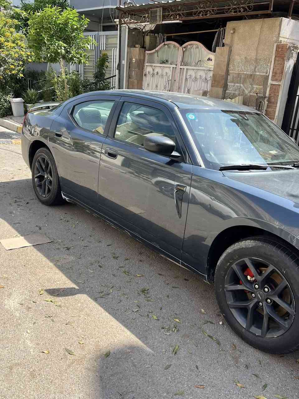 السلام عليكم دوج جارجر  موديل 2008 سياره مكفوله من الحادث والضربه كلين كندي بيه صبغ باب اثر شخوط  مكينه 3500 كير مكينه مكفولات سياره حلوه واحلا من الصور اترايه من البصره للموصل شرط ويل 18 كرن الغزال المرغوب  تحي تشوف بعينك او كل الهلا رقم دولي. سنويه لل 29  باسمي  بغداد الشعله ***********
