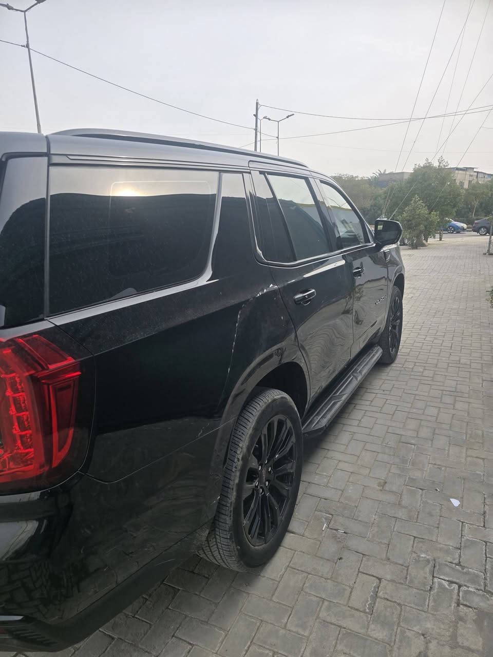 السلام عليكم اخوان جمسي بيع او مراوس موديل ٢٣ ماشيه ٨٠ الف وكاله المنصور خليجي فئه sle مواصفات معروفه جنطه شفط ويل ٢٢ تخم تاير برجستون وبقيه المواصفات معروفه السياره مكفوله محرك وكير وصدر بس بيه شخط فوك الدوسه ممصلح على وضعه السعر ٤٦ للاستفسار ***********
