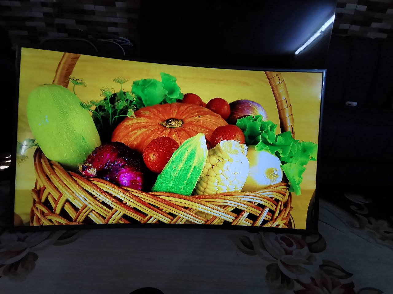 سلام عليكم اخواني عندي شاشه نوع سامسونك اصلي حجم 55 مقوس (Curved) نظيف جدا مواصفاته انترنت اسمارت 3 مانافذ HD فول اجدي يوتيوب شاهد ونتفلكس وغير ذالك السعر 425 وبي مجال حك جيتكم العنوان البياع حي الرساله الأولى قرب مدينة العاب الكرخ تلفون ***********
WhatsApp +964***********
