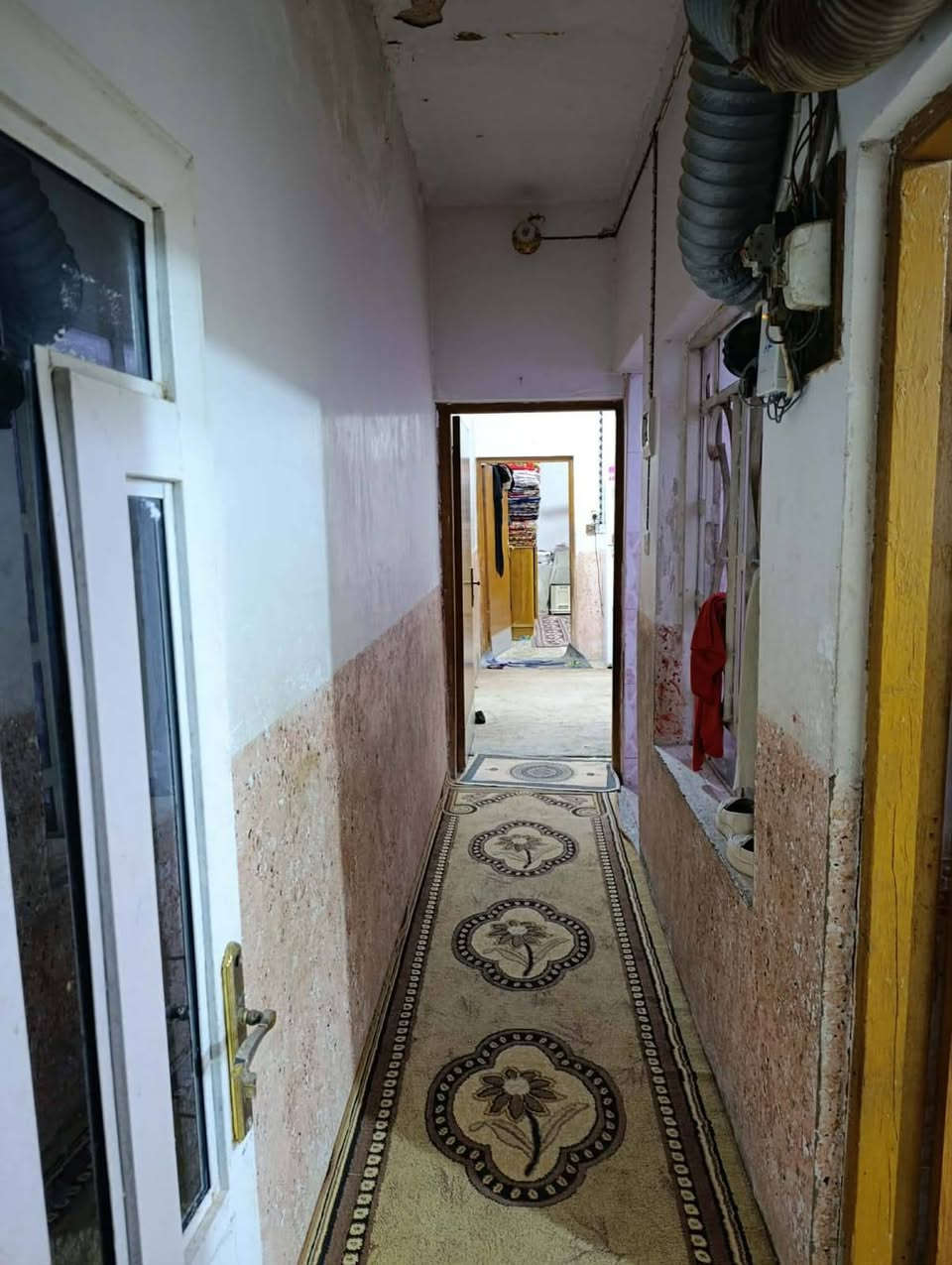 بيت ١٠٠متر بالحولي منطقة ٦٩ طابقين اساس صب والسقف عكاده الطابق الفوك شقتين منفصلات  نضيف البيت كاشي سيراميك. السعر ٦٧
                    ***********
