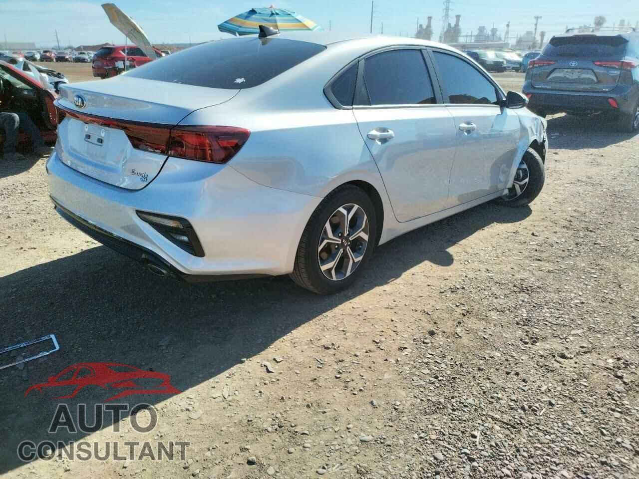 السلام عليكم كيه فورتي موديل 21 رقم اربيل وارد امريكي بيهه جاملغ من امريكه وربع باب وهنا بل عراق نطخت من كدام وعمرت نفسهه دعاميه ومازده جديده حاضن راديتر بي كسر من فوك وبيهه بارد قليل يحتاج بوليش وترتيب بس سياره جاهزه خير من الله سعر ١٢٠ 
***********مامتواجد عل فيس فقط تصال وخادم مكانهه بغداد جسر ديالى
