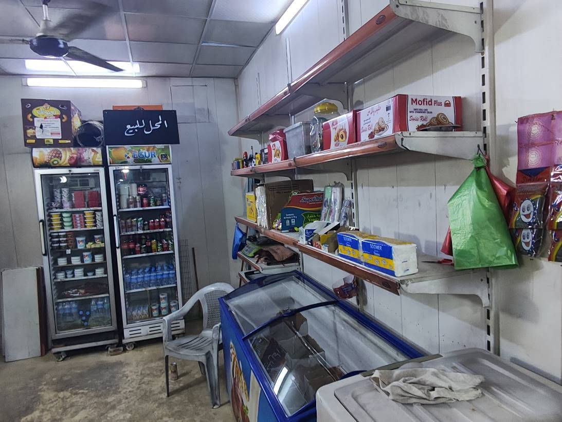 سلام عليكم محل للبيع عنوان المحل حي الحجاج قرب صيدليه ابو مريم مجاور افران زاد الخير أطراف المحل كلهم مجمعات طبيه بصفه  المحل كامل مكمل اثنين عارضه مشروبات + مجمده + رفوف + ميز اثنين + 3 عارضه اجباس + مبرده  اثنين (( السعر خاص ))
واتساب *********** كركوك, العراق
