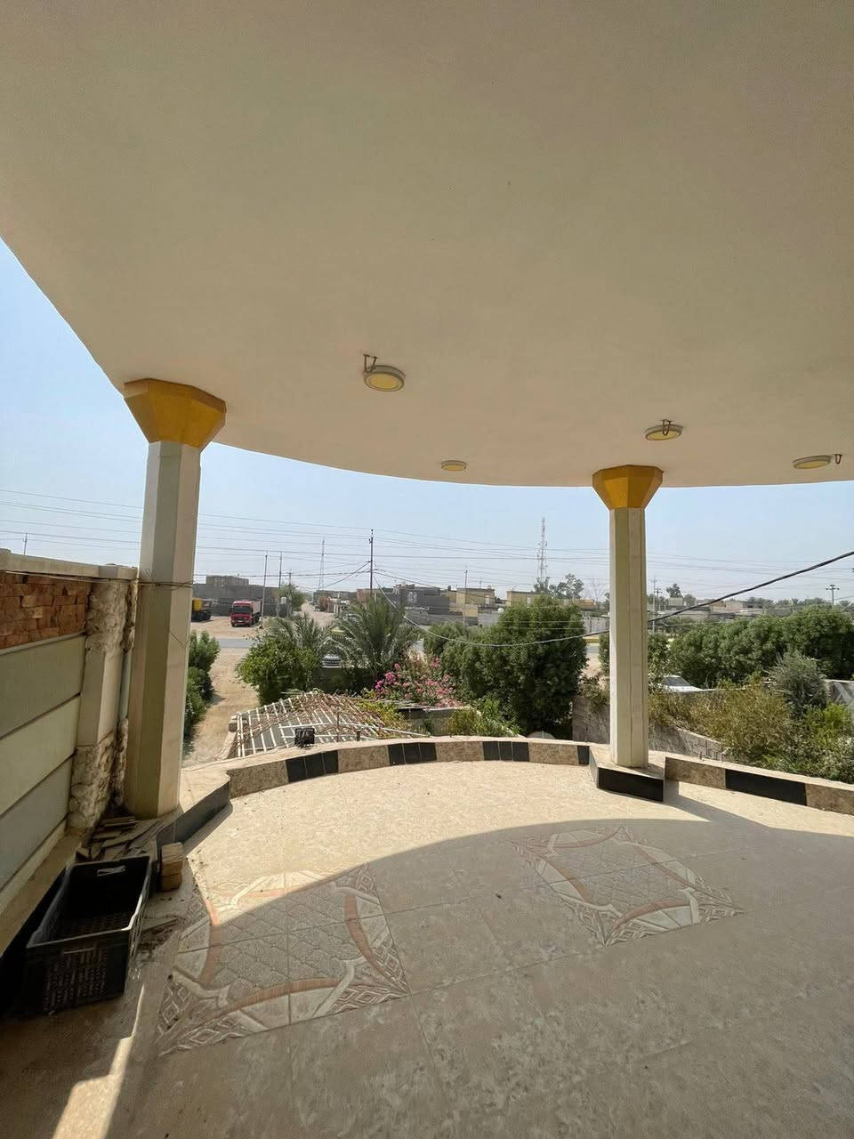 دار طابو زراعي سند 25 حي المتنبي مساحة 450 متر بناء قاطين الطابق الأول مطبخ واستقبال وصاله وغرفه نوم والطابق الثاني غرفتين نوم وصاله وبلكونه السعر ب97 للاستفسار الاتصال ***********
