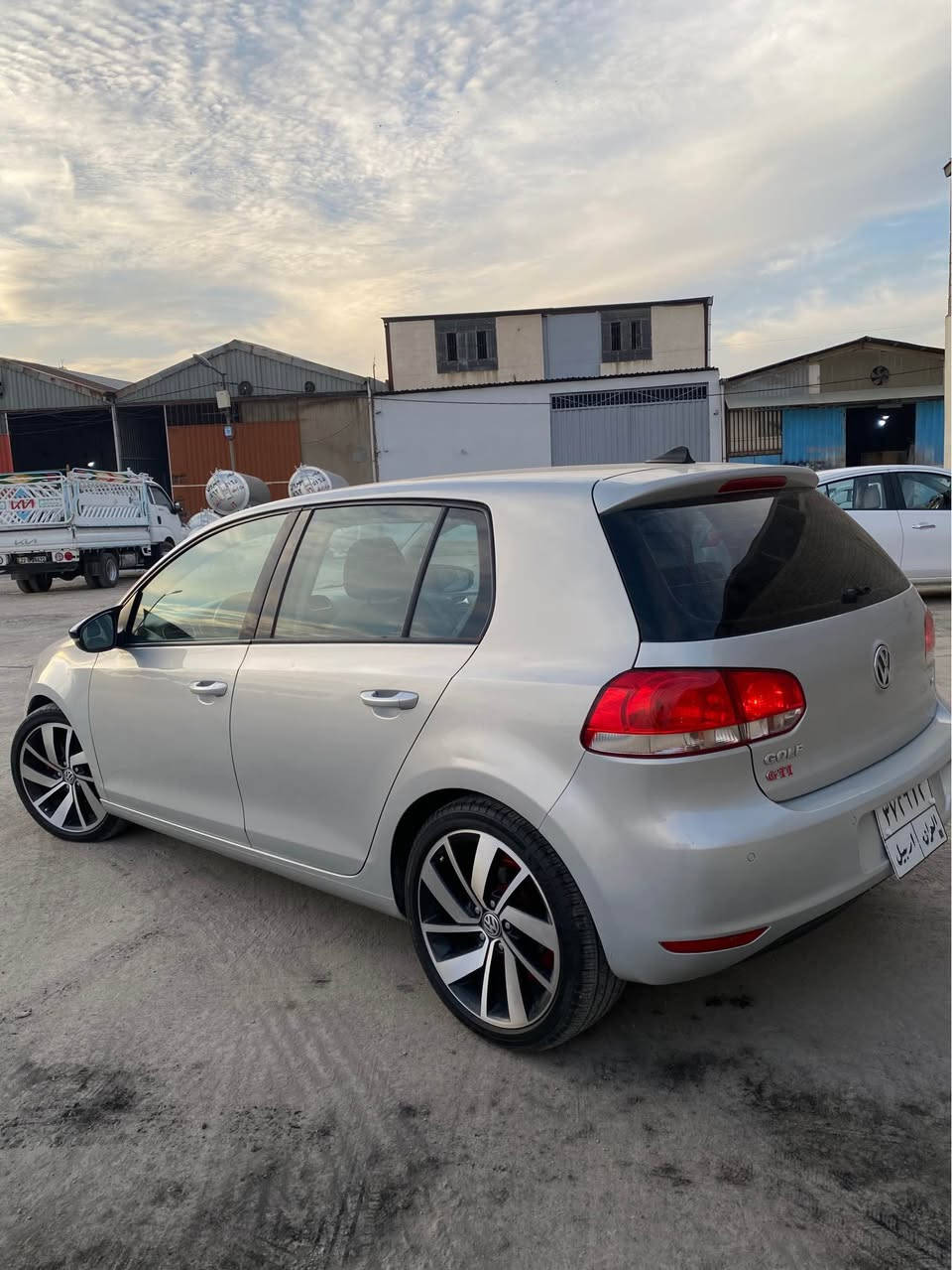 گـؤلف ٢٠١٢  مةكينه ١٦ بئ تؤربؤ مةرغوب فول فول مواسفات خةليجى زؤر خاوينه سةيارةكة ٢ جامرخى پيشةوةى سبوخه بةبئ ژؤرى بئ ايرباك هيچ ساردةكوتيشى نييه  پيشى كةپسـه ژمارةى مؤبايل ***********—— أربيل, العراق
