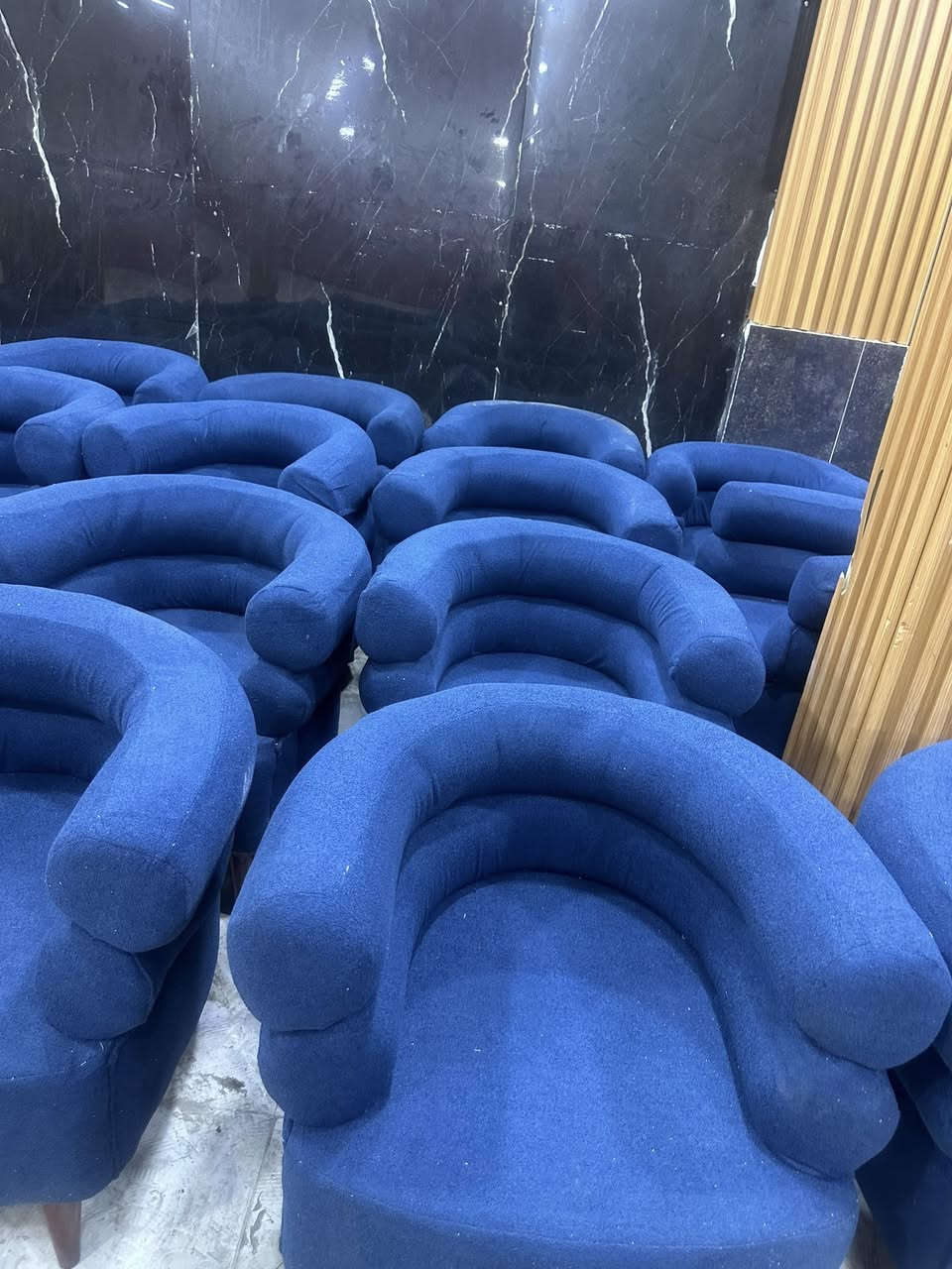 40 كرسي جدد ما مستخدمات 
للبيع  رقم ***********
