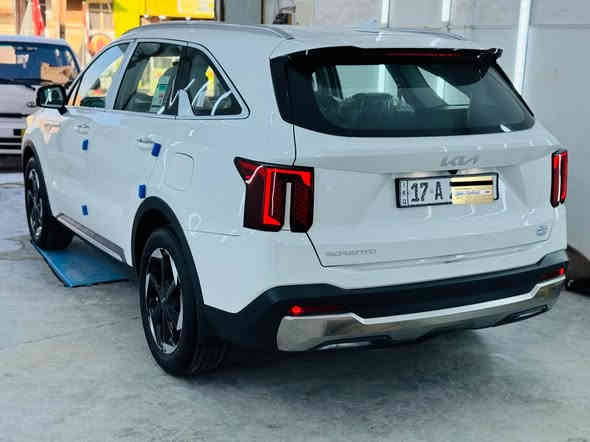 سلام عليكم سورنتو للبيع 2024 ماشيه35 الف جديده كلش على وضع الشركه كفاااله عامه من كلشي 
محرك V6..3500
موصفاتها معروفه 
جنطه كهرباء 
ويل19 
كير كاوس 
هاند بريك بصمه 
شاشه متصله 
مكان السياره السماوه سعرها 310 بيها مجال بسيط لشراي 
للاتصال ‭٠٧٨٦ ٢٠٩ ٤٧١٣‬
