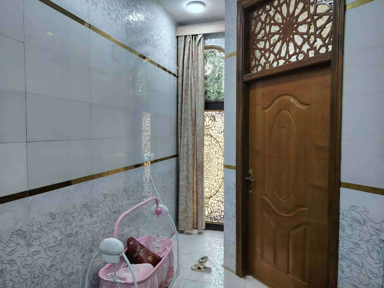 دار للبيع المساحه 100م الواجهة 5م والنزال 20م بناء حديث سند 25بأسمي العنوان خلف بانزين خانة مرجان للاستفسار ***********
