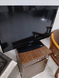 شاشه • ٣٢ بوصة • شغاله
