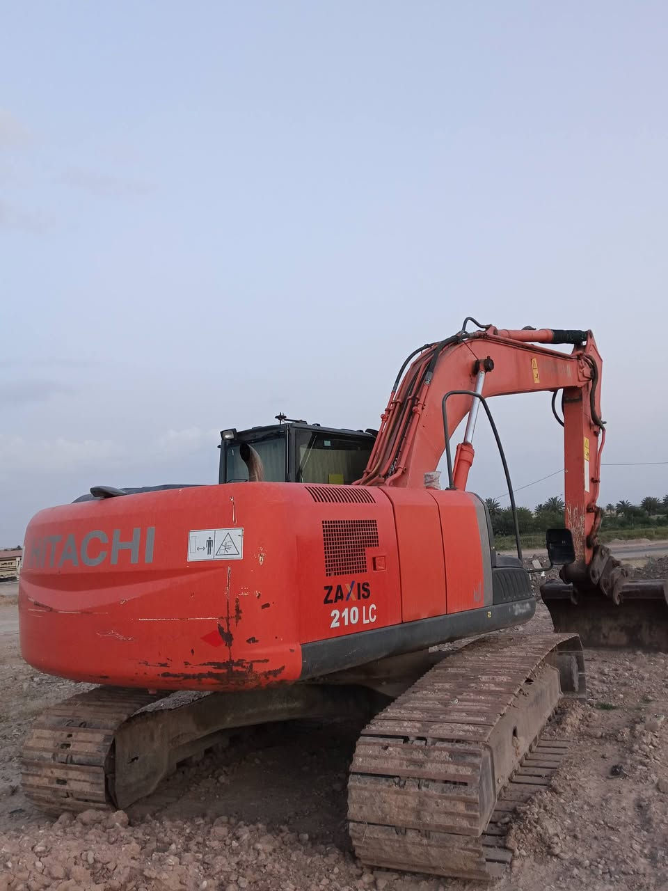 حفارة هيتاشي للبيع حجم 210LC رولة 8 موديل 2011 دخول جديد مرقم اربيل ماشية 8700ساعة مشتغلة داخل العراق 100ساعة فقط مكفولة كفالة عامة للاستفسار ***********
