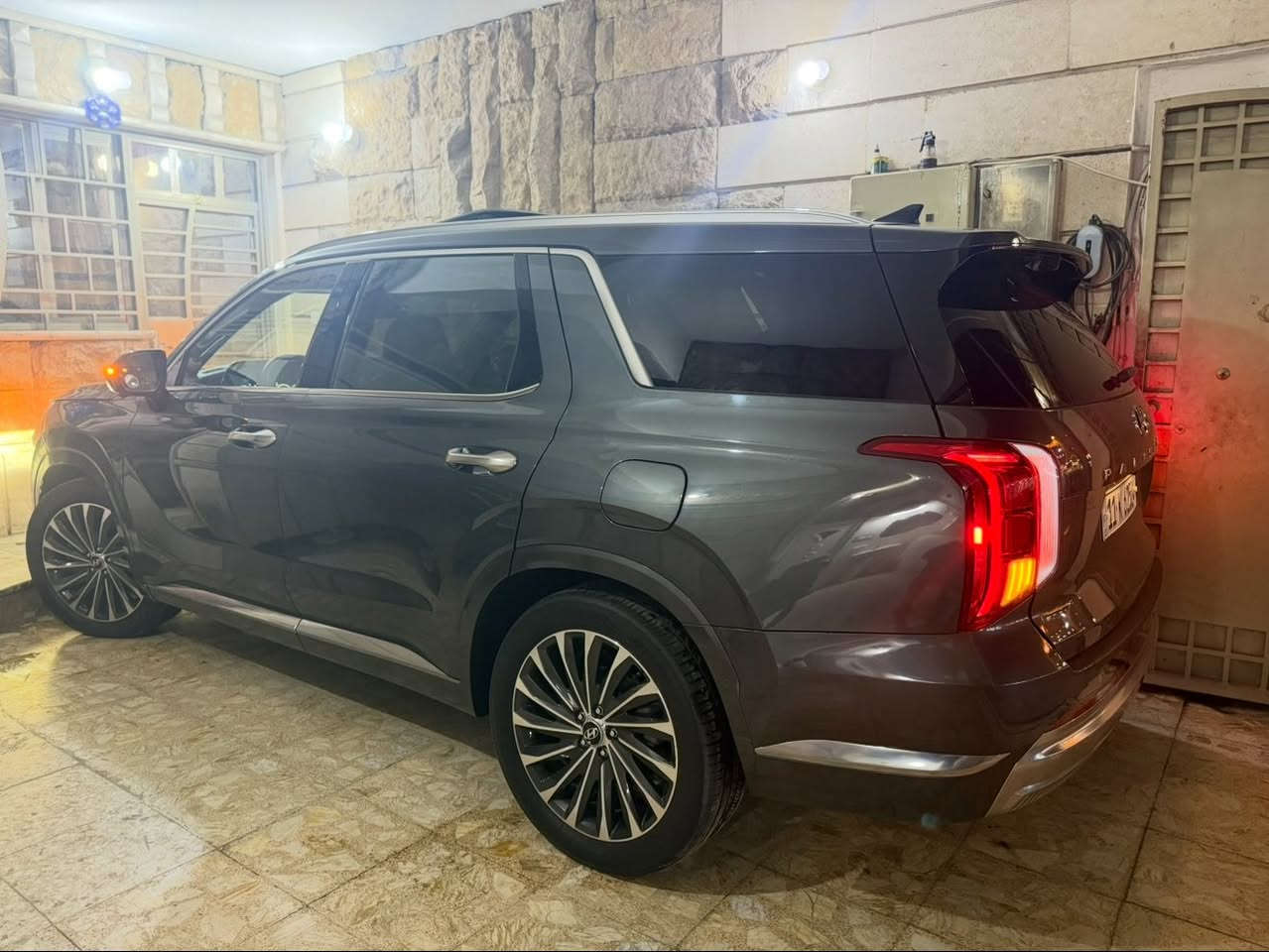 السلام عليكم للبيع هونداي بالسايد 2023 كلكرافي اعلى فئه بال بالسايد السياره وارد امريكي حادثهه جاملغ صفحه اليسره والبنيد جاملغ مصلح نفسه والبنيد مبدل فقط ماشيه 29 السياره جديده بمعنى الكلمه مواصفات معروفه فول مواصفات واحد على واحد السياره جديده لوك للشراي للستفسار الاتصال *********** مكاني بغداد الجديدة حي المعلمين للبيع او الامراوس حسب القناعه
