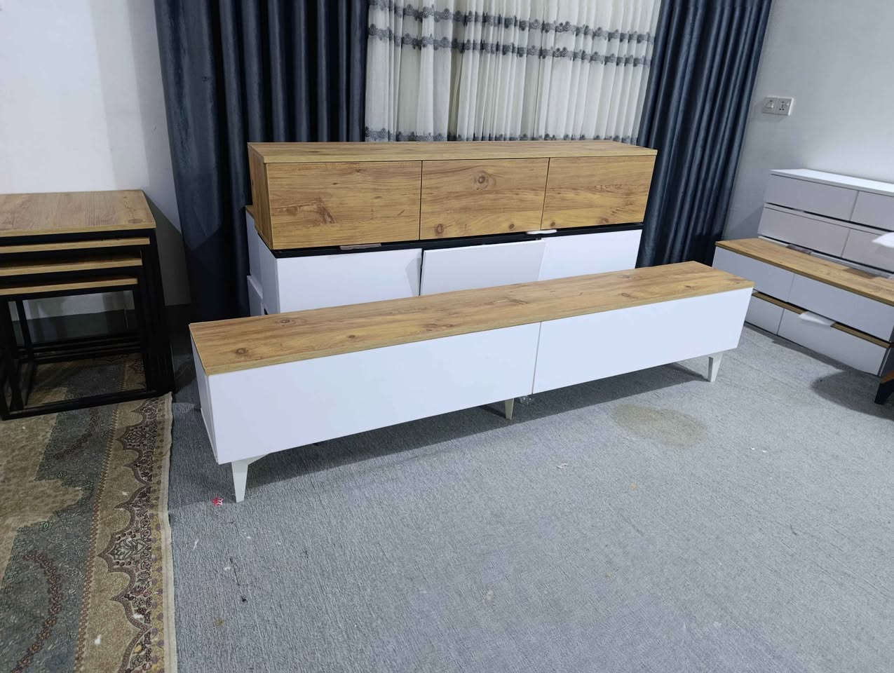 جوانترین ڕەفەی تەنیشت مێزی تیڤی بە دەرگای شوشەو ئەلەمنیۆم بە گڵۆپی لینەر لەسەر داوای کڕیارە بەڕێزەکانمان بەردەستەوەنرخی 80 هەزارە وەگەیاندن و هەڵواسین تەنها  5 هەزارە بۆناو شاری سلێمانی شوێنمان لە بەکرەجۆیە 
*********** السليمانية, العراق
